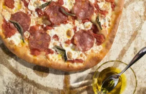 Pizza Beku Red Baron Rayakan 50 Tahun dengan 50 Topping