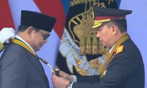 Prabowo Dianugerahi Medali Loka Praja Samrakshana oleh Kapolri