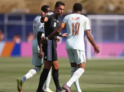 Prancis Kalahkan Maroko, Mbappe Keluar Awal karena Benturan Pergelangan Kaki