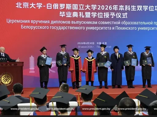Presiden Lukashenko Hadiri Wisuda Pertama Mahasiswa Belarus di China