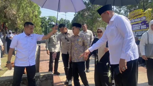 Rachmat-Gobel-Dimakamkan-dengan-Upacara-Militer-Jusuf-Kalla-Kenang-Sebagai-Politikus-Pengusaha-yang-Ramah