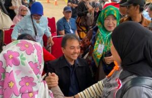 Roy Suryo Hanya Tersenyum Saat Dakwaan Terhadap Dokter Tifa Dibacakan