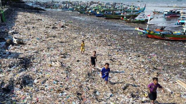 Sampah-Plastik-Masih-Dominasi-Pantai-KLH-Akar-Masalah-pada-Pola-Produksi-dan-Konsumsi