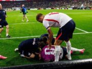 Selebrasi Kemenangan Berujung Cedera Serius, Henderson Dilarikan ke Rumah Sakit