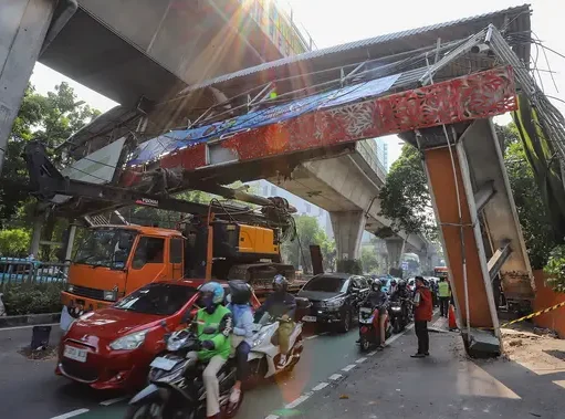 Sopir Truk Penabrak JPO Tendean Diamankan, Diduga Lalaikan Ketinggian Kendaraan
