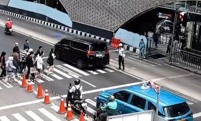 Sopir dan Penumpang Alphard yang Ribut dengan Satpam adalah Anggota Polda Jabar