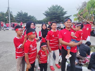 Timnas-Indonesia-Hadapi-Kamboja-di-Stadion-Pakansari-Suporter-Sudah-Memadati-Lokasi