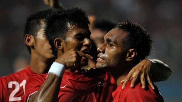 Titus-Bonai-Pensiun-dari-Sepak-Bola-Kini-Jadi-ASN-di-Jayapura-dan-Dampingi-Wapres-Gibran-di-Papua