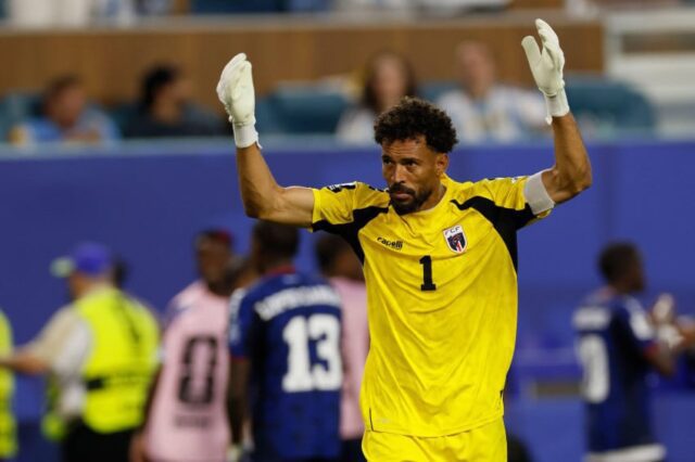 Vozinha-Sang-Kiper-40-Tahun-yang-Menahan-18-Tembakan-di-Piala-Dunia-2026