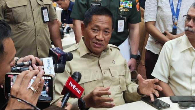 Wamen Pertahanan Dilantik Jadi Gubernur Pertama Universitas RI