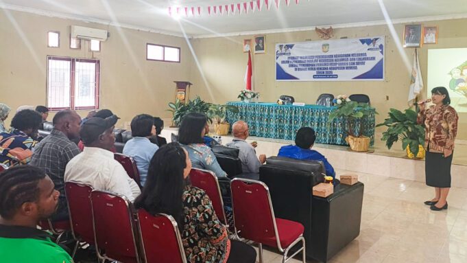 Babinsa Koramil Kuala Kencana Hadiri Sosialisasi PHBS dan Pencegahan HIV/AIDS