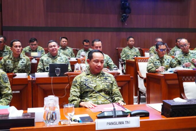 Panglima TNI Bersama Wamenhan RI Hadiri Raker Bersama Komisi I DPR RI