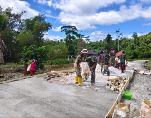Turun Langsung ke Lapangan, Dansatgas TMMD Ke-129 Kodim 1807/Sorsel Kobarkan Semangat Gotong Royong Warga