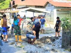 Semangat Kebersamaan Satgas TMMD ke-129 Kodim 1505/Tidore dan Warga Terus Menggelora di Lokasi Pembangunan Drainase