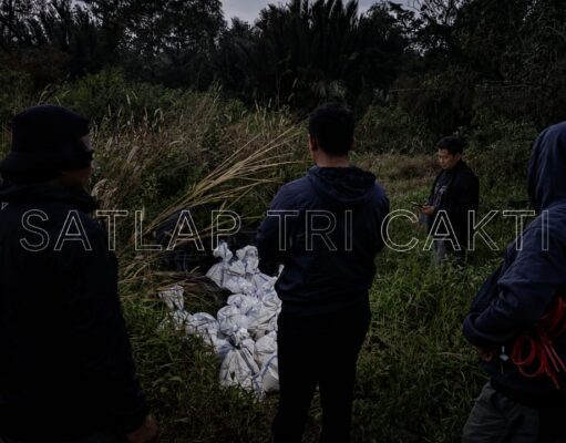 Satlap Tri Cakti dan Satgas Gabungan Berhasil Gagalkan Upaya Penyelundupan 1.040 KG Bijih Timah Ilegal di Pantai Kelambui, Bangka Selatan