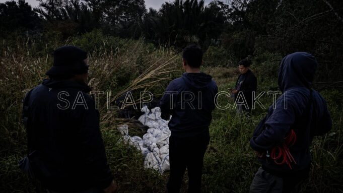 Satlap Tri Cakti dan Satgas Gabungan Berhasil Gagalkan Upaya Penyelundupan 1.040 KG Bijih Timah Ilegal di Pantai Kelambui, Bangka Selatan
