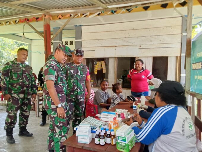 Sentuhan Kemanusiaan TMMD Ke-129, Satgas Kodim 1807/Sorong Selatan Gelar Pengobatan Gratis