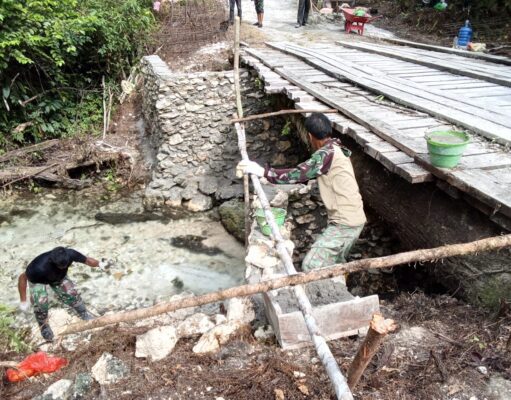 Rehab jembatan capai 50 persen, Satgas TMMD ke-129 Kodim 1807/Sorong Selatan percepat akses dan tingkatkan kesejahteraan warga