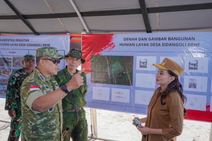 Pangkogabwilhan III Dampingi Gubernur Maluku Utara Laksanakan Peletakan Batu Pertama Program Relokasi Warga Pesisir di Sidangoli Dehe