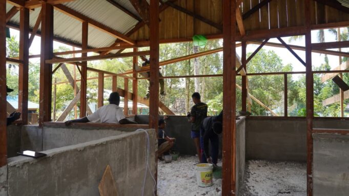 Pembangunan Rumah Ke-1 Type 36 Semi Permanen Capai 68 Persen, Satgas TMMD Ke-129 Kodim 1807/Sorong Selatan Terus Wujudkan Hunian Layak bagi Masyarakat