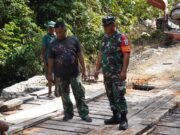 Dansatgas TMMD Ke-129 Tinjau Langsung Rehab Jembatan di Kampung Sesor, Pastikan Pembangunan Tepat Sasaran dan Berkualitas