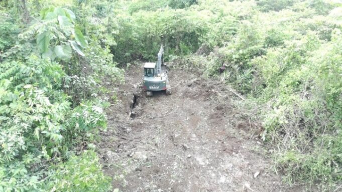 Program Unggulan TNI AD Berjalan, Satgas TMMD Ke-129 Buka Lahan Ketahanan Pangan di Kampung Sesor