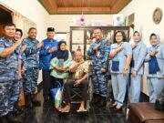 Berbagi Kasih dan Kepedulian di Hari Bakti Ke-79 TNI AU, Lanud Sjamsudin Noor Hadirkan Senyum untuk Anak Yatim dan Purnawirawan