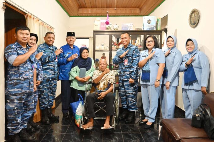 Berbagi Kasih dan Kepedulian di Hari Bakti Ke-79 TNI AU, Lanud Sjamsudin Noor Hadirkan Senyum untuk Anak Yatim dan Purnawirawan