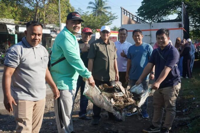 Sekda Sumbawa Pimpin Gotong Royong Serentak