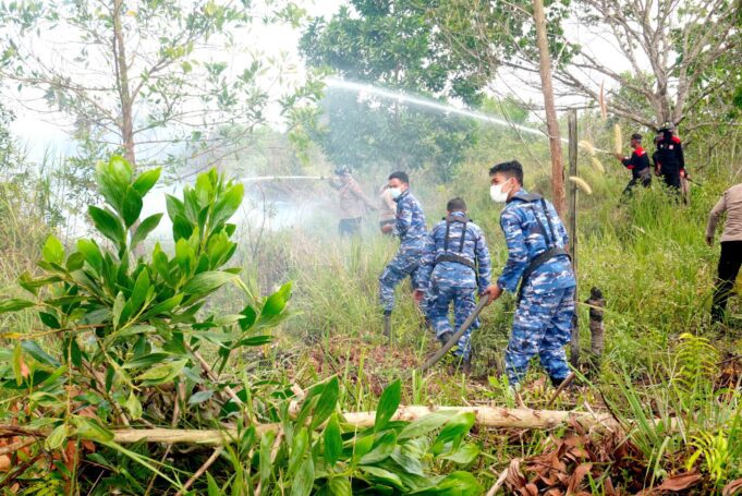 Menembus Asap Karhutla Kalsel, Personel Lanud Sjamsudin Noor dan Kekuatan Udara Bergerak, Heli TNI AU dan Gabungan Dikerahkan, Wujud Negara Hadir
