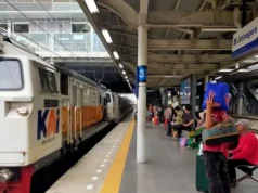 13 Kereta Api Berhenti di Jatinegara Hari Ini Akibat Zikir di Monas