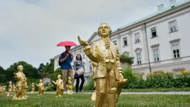 210-Patung-Mini-Mozart-Hilang-Misterius-di-Salzburg