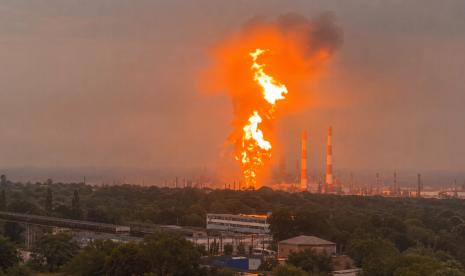635-Drone-Ditembak-Jatuh-Kilang-Rusia-Masih-Terbakar