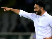 AC Milan Kembali Buru Mazraoui, United Tahan Keras