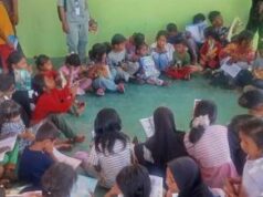 Anak-Anak Korban Gempa NTT Dapat Trauma Healing di Pengungsian