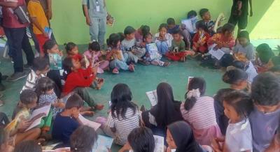 Anak-Anak-Korban-Gempa-NTT-Dapat-Trauma-Healing-di-Pengungsian