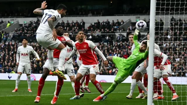 Arsenal-Buru-Romero-Tottenham-Teguh-Tolak
