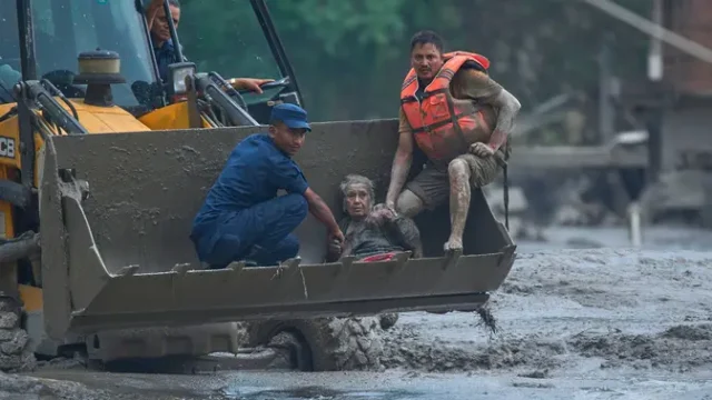 Banjir-Bandang-di-Perbatasan-Nepal-Tibet-Tewaskan-292-Orang