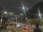 Bentrok di Kolong Flyover Slipi, Massa Dipukul Mundur dengan Gas Air Mata