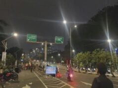 Bentrok di Kolong Flyover Slipi, Massa Dipukul Mundur dengan Gas Air Mata