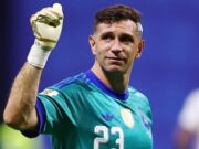 Chelsea Pertimbangkan Rekrut Emiliano Martinez Usai Performa Robert Sanchez Goyah