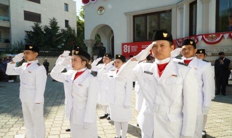 Dari-Cluj-Napoca-ke-Bucharest-Warga-Rumania-Hadiri-Upacara-HUT-RI-ke-81