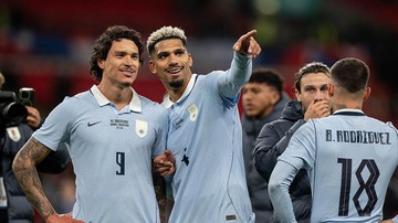 Darwin-Nyyez-Ucapkan-Selamat-kepada-Ronald-Arayjo-yang-Segera-Gabung-Liverpool