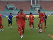 Do Hoang Hen Jadi Sorotan di Latihan Timnas Vietnam di Pakansari