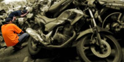 Dua-Pria-Ditangkap-Usai-Curi-Motor-di-Parkiran-Kafe-Cireundeu