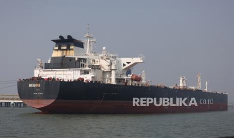 Dua Tanker Dikawal AS Tetap Ditembak Iran di Selat Hormuz