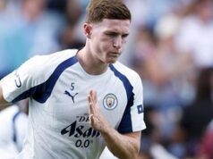 Elliot Anderson Tantang Kritik dengan Fokus pada Lapangan