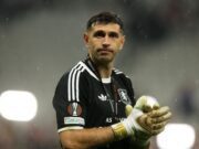 Emiliano Martinez Tetap Setia pada Aston Villa Meski Dibidik MU dan Juventus