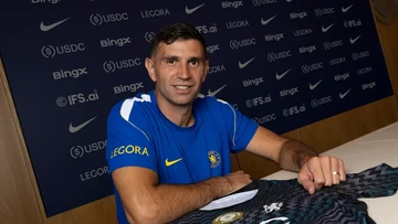Emiliano-Martynez-Resmi-Bergabung-dengan-Chelsea