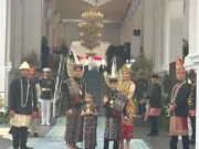 Gibran Kenakan Baju Adat NTT dan Dayak di Upacara HUT RI ke-81